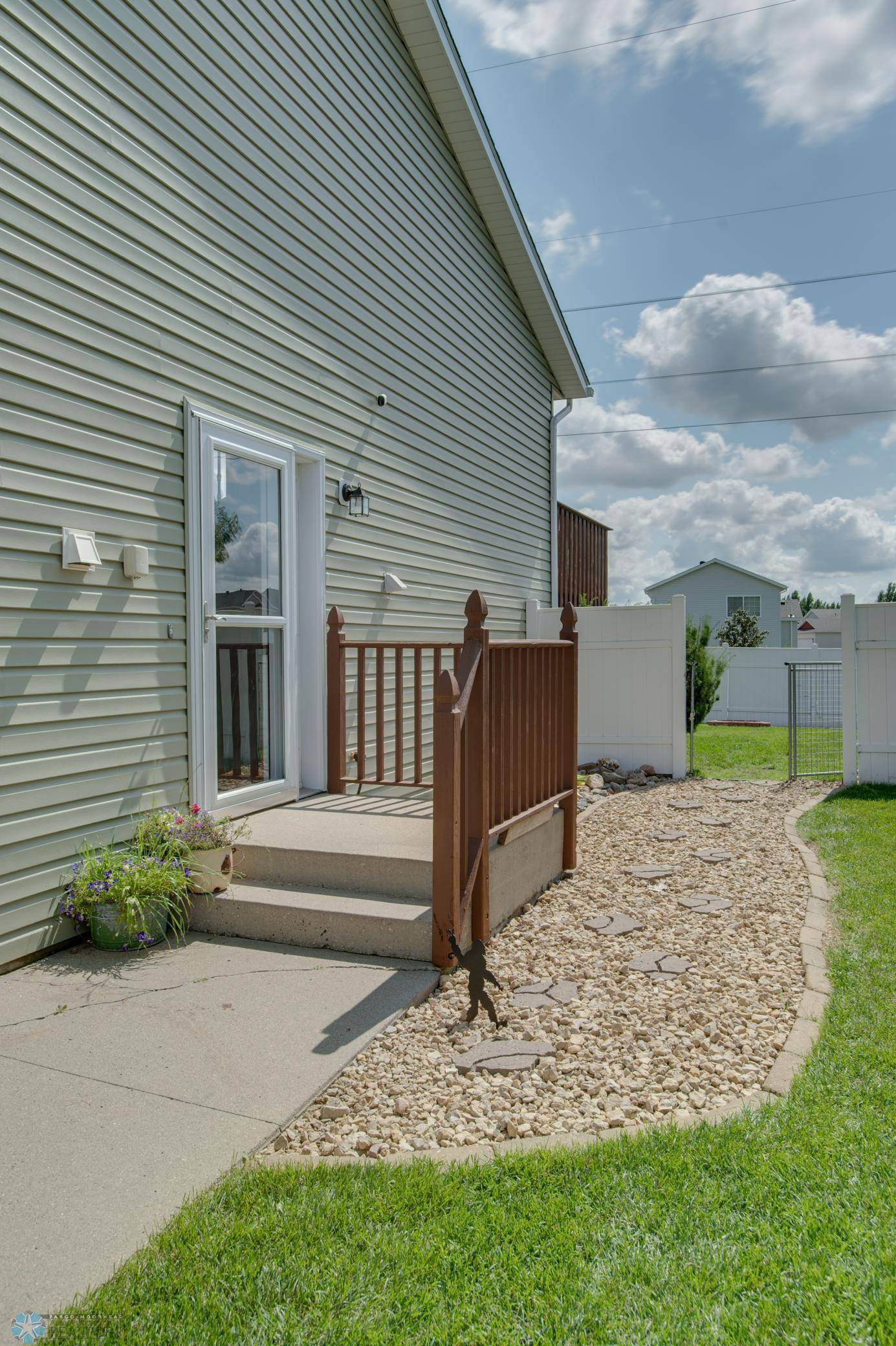 5242 48th AVE S, Fargo, ND 58104