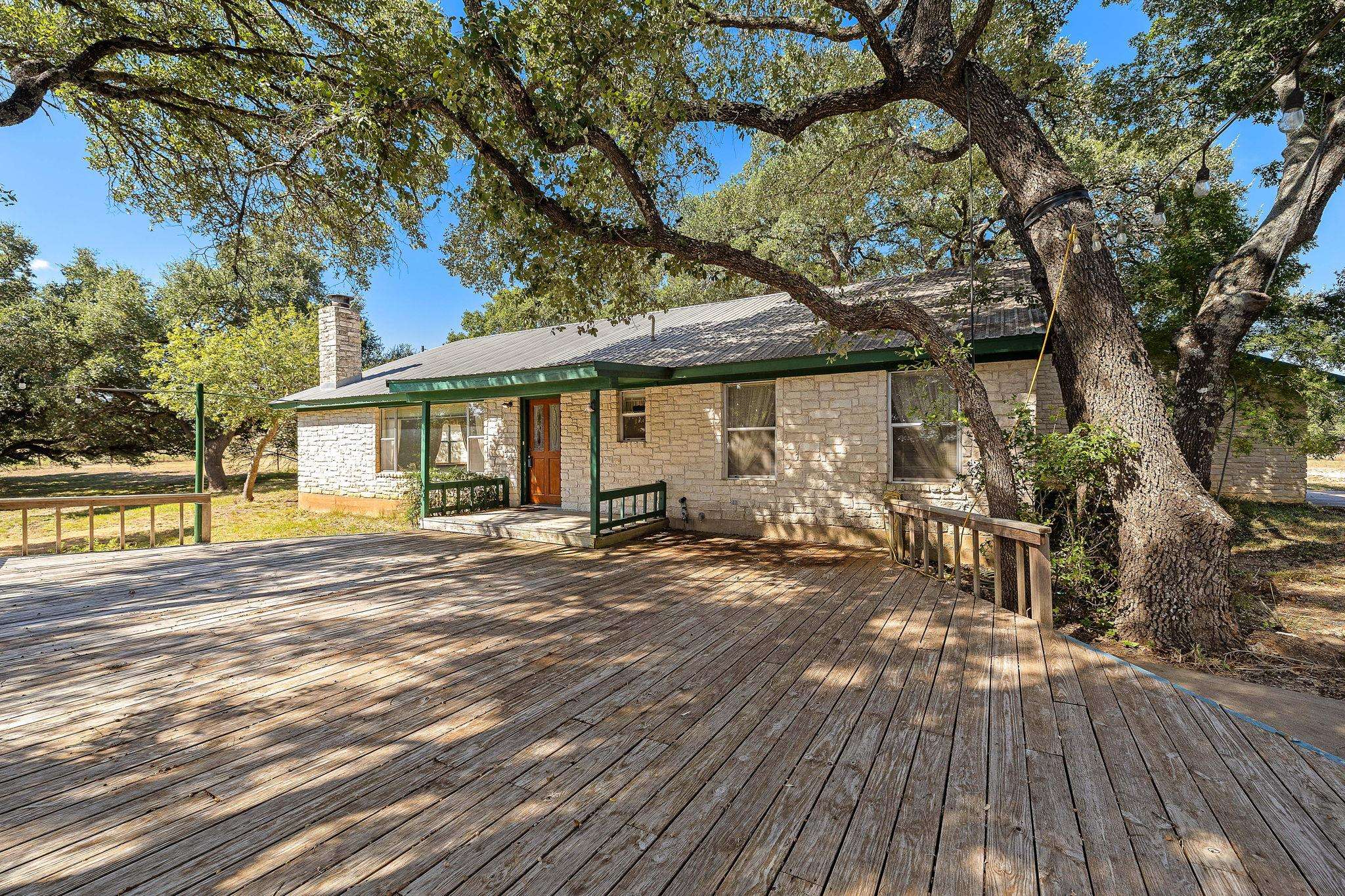 305 Hidden Oaks LN, Liberty Hill, TX 78642