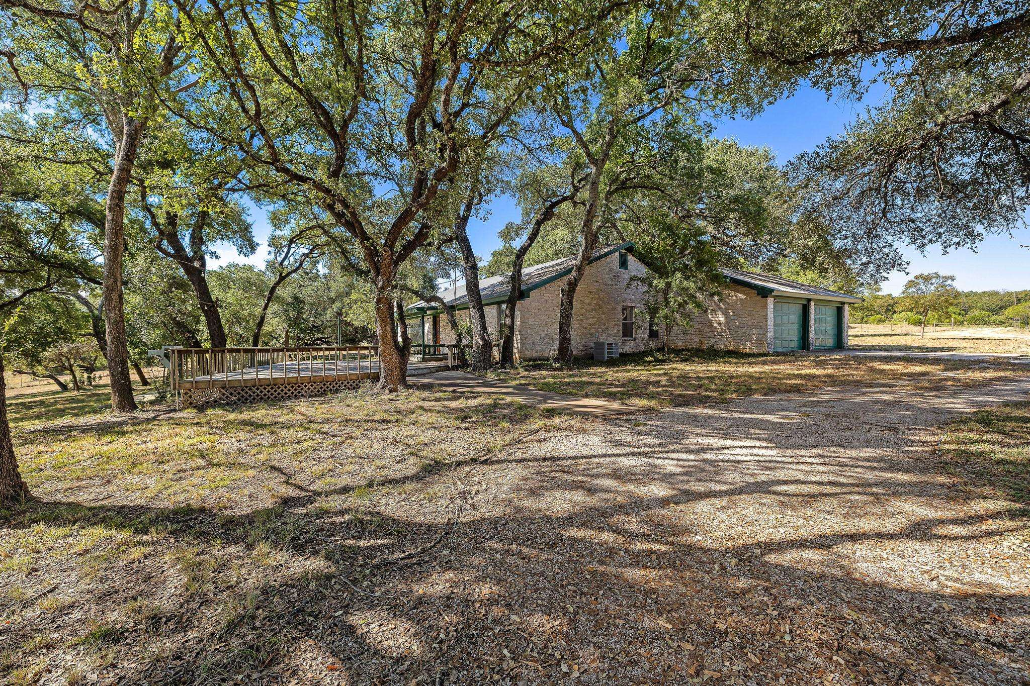 305 Hidden Oaks LN, Liberty Hill, TX 78642