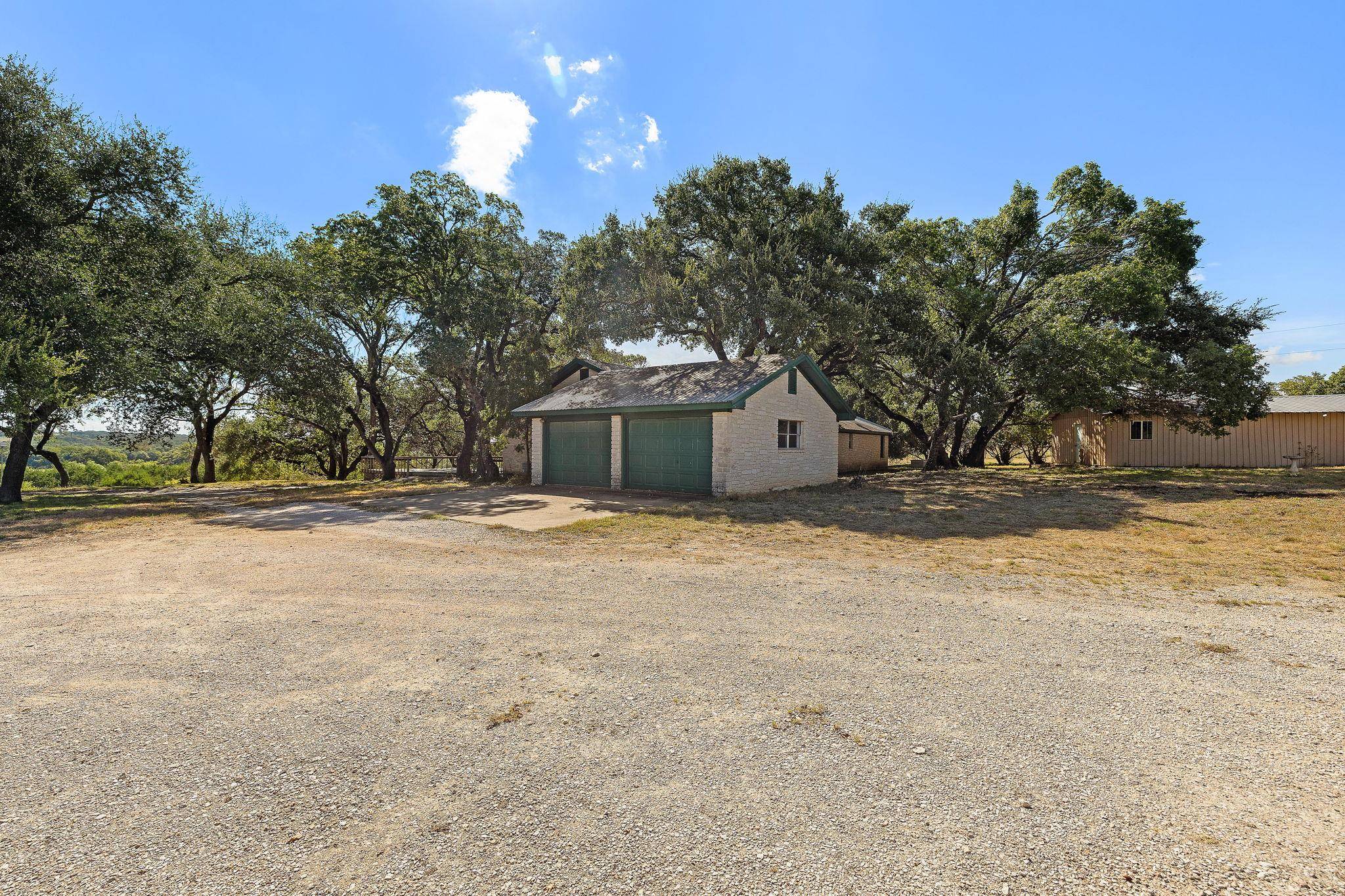 305 Hidden Oaks LN, Liberty Hill, TX 78642