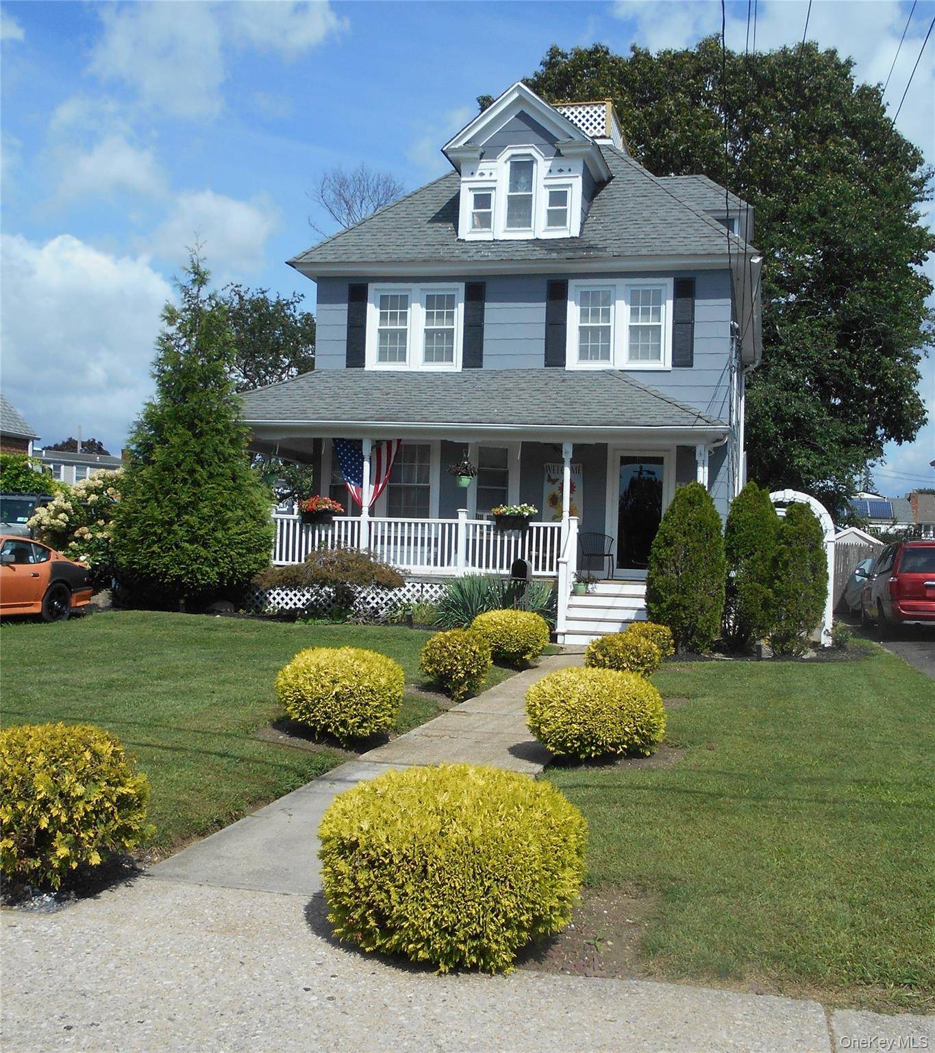 28 Centre AVE, East Rockaway, NY 11518
