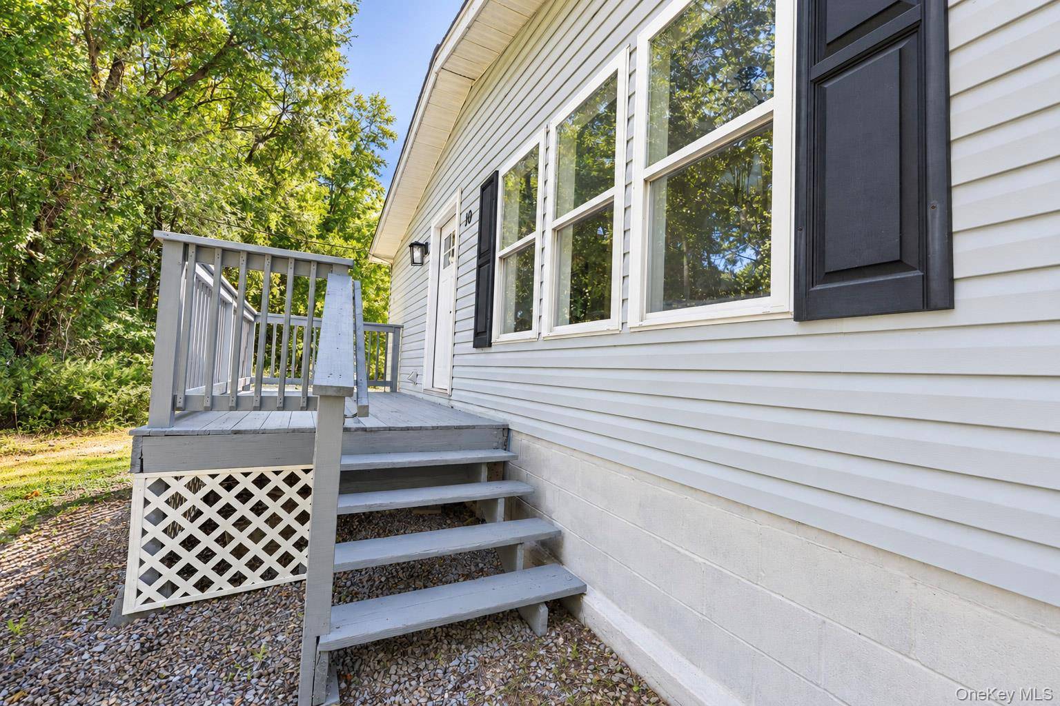 10 Spike Horn RD, Saugerties, NY 12477