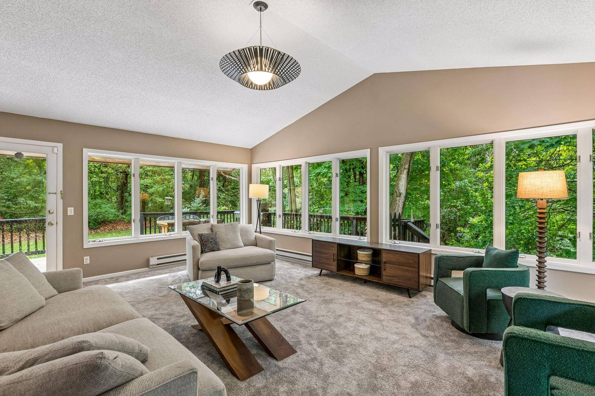 15 High Circle WAY, North Oaks, MN 55127