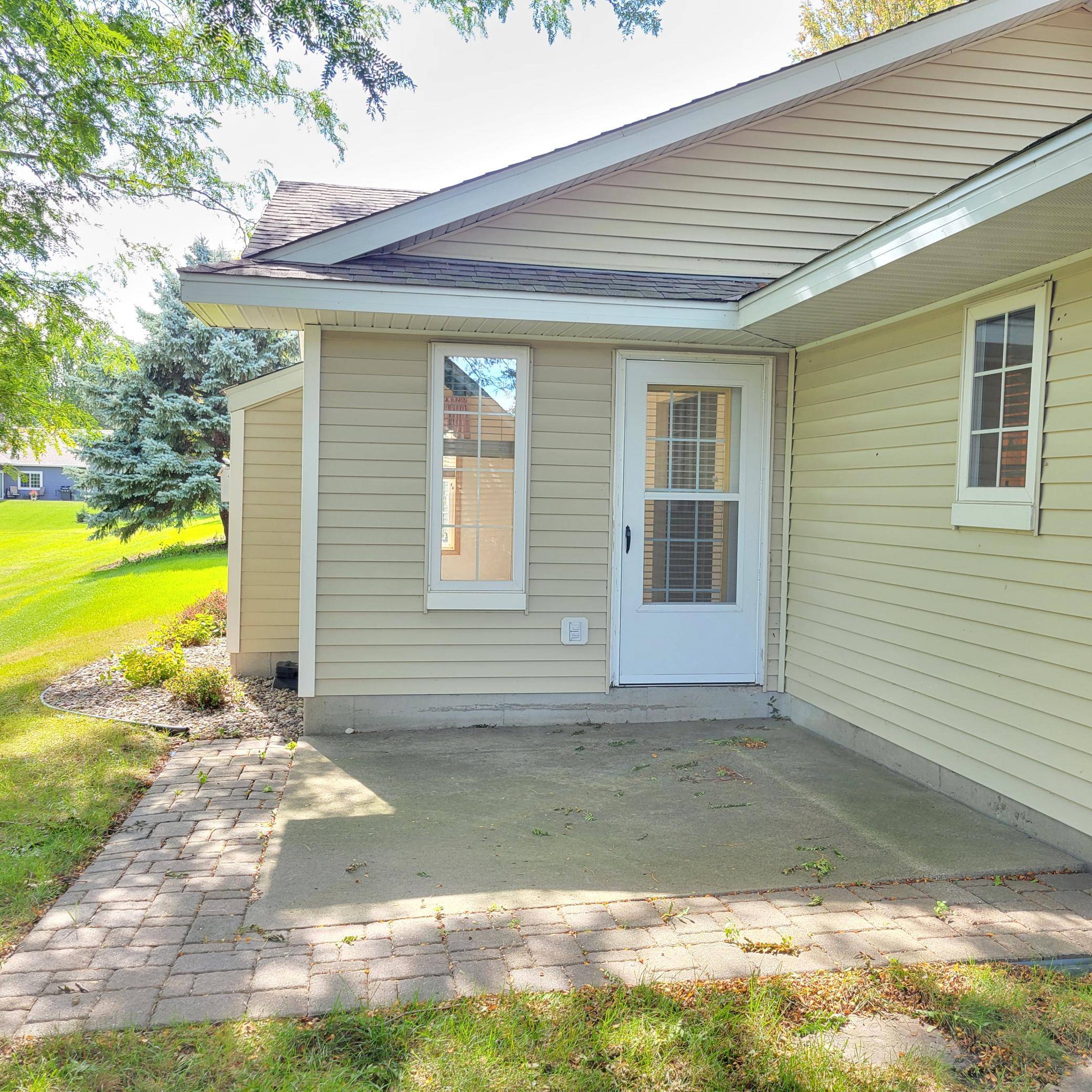 821 Greensview CT NW, Hutchinson, MN 55350