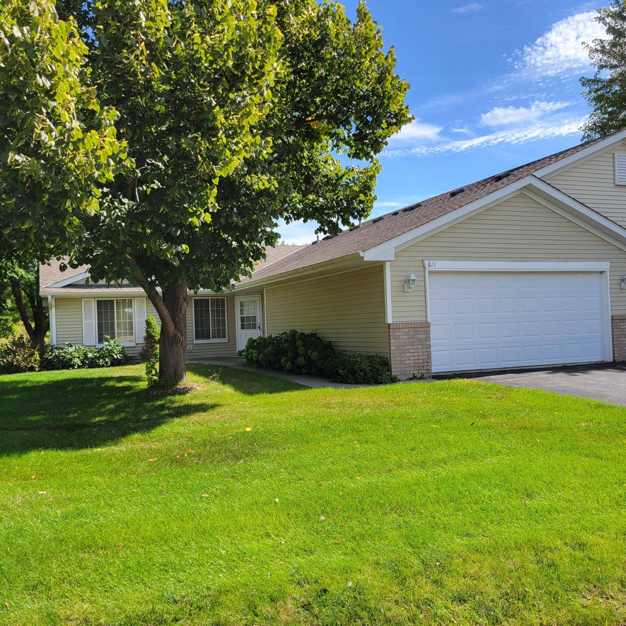 821 Greensview CT NW, Hutchinson, MN 55350
