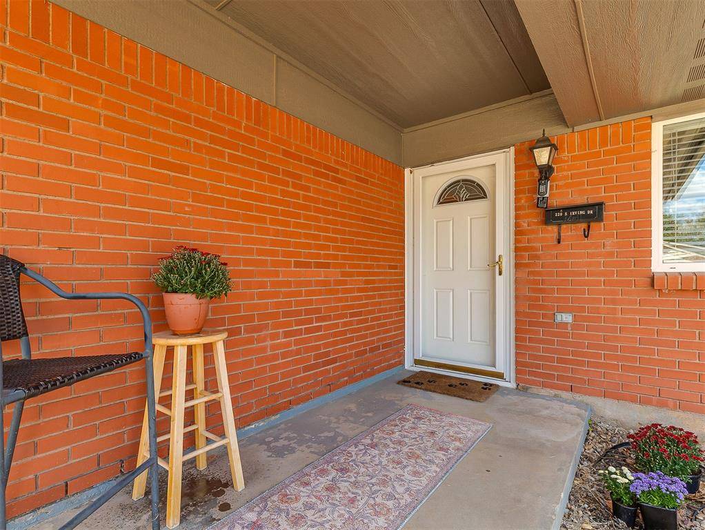 220 S Irving DR, Moore, OK 73160