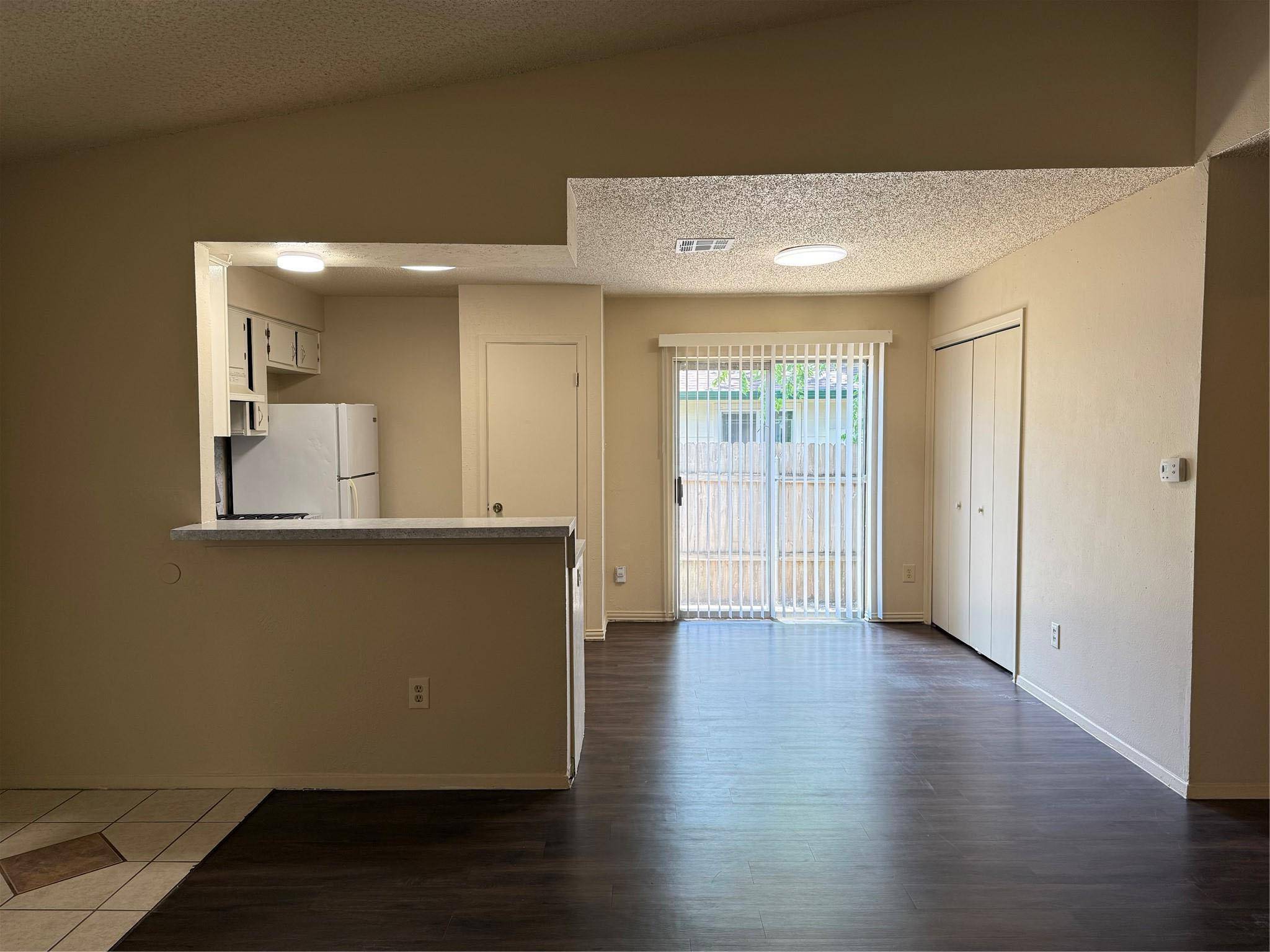 6910 S 1st ST #B, Austin, TX 78745