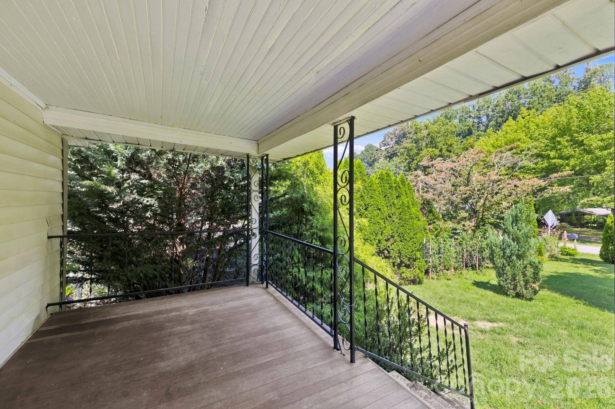 221 N Fork RD, Black Mountain, NC 28711