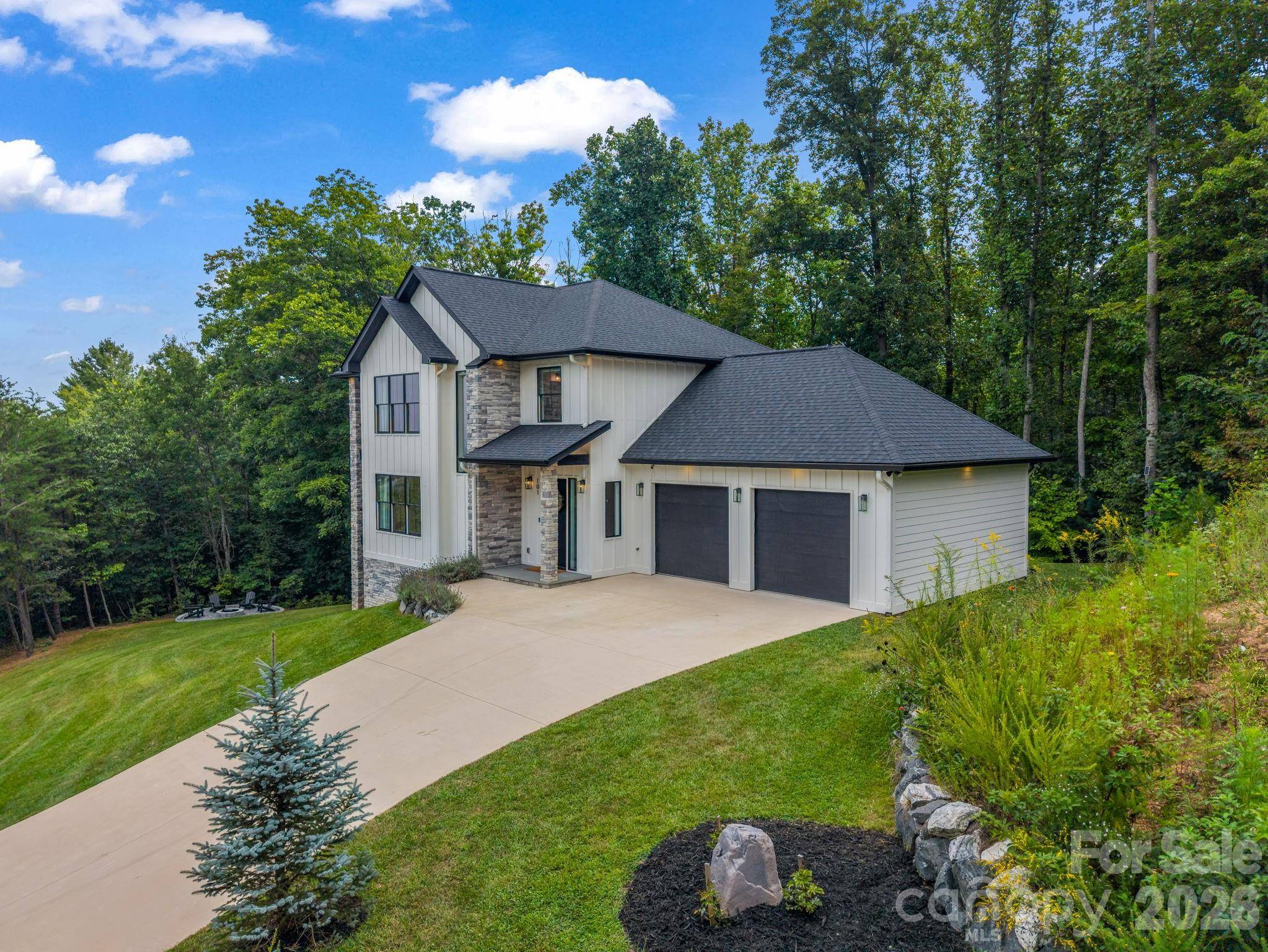 101 Balsamwood RD, Leicester, NC 28748