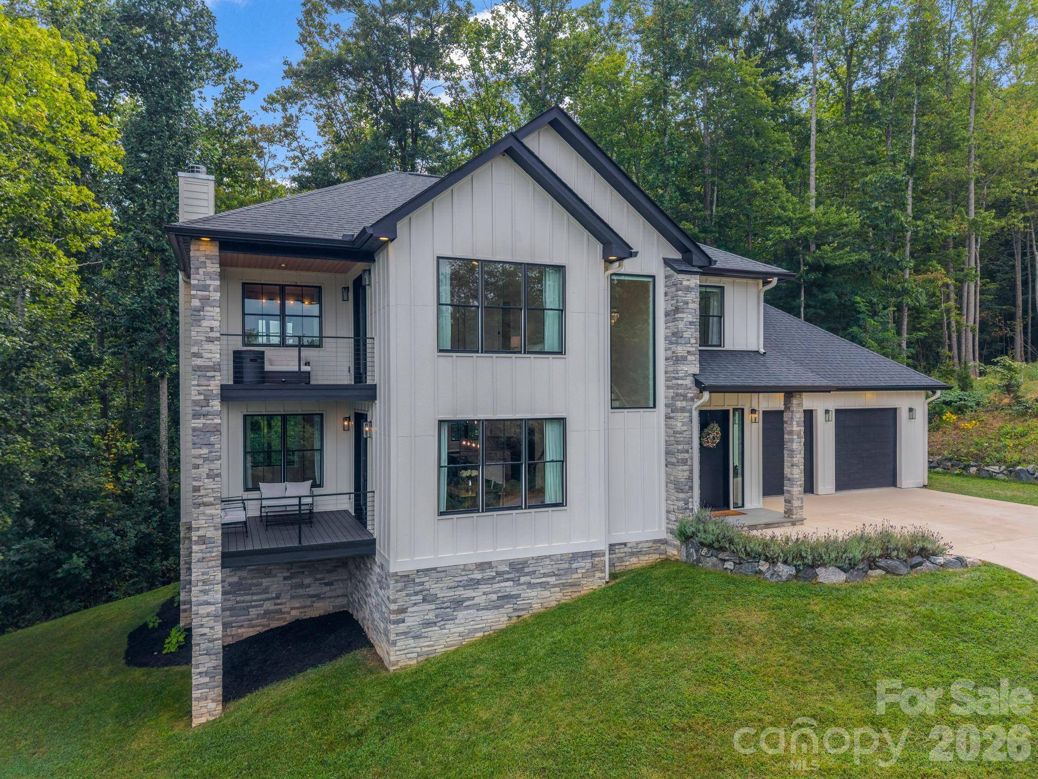 101 Balsamwood RD, Leicester, NC 28748