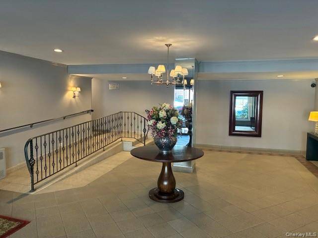 241-20 Northern Blvd #2C, Douglaston, NY 11362