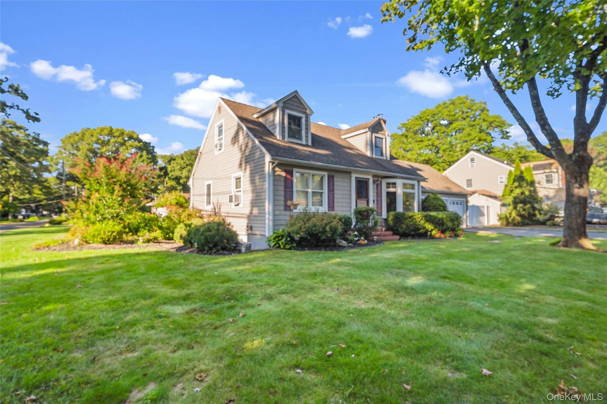 225 Harrison AVE, Miller Place, NY 11764
