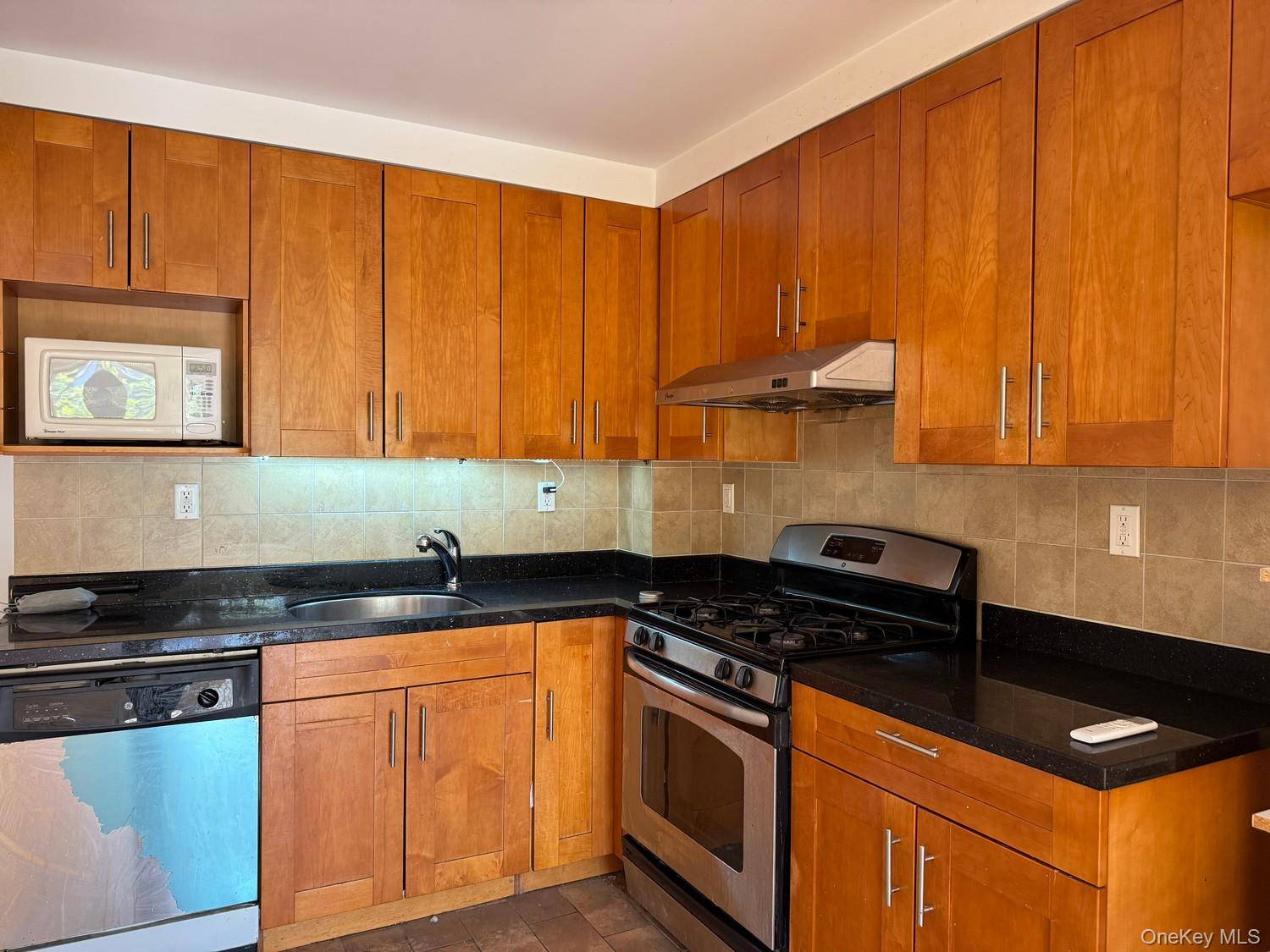 93-05 37th AVE #2B, Jackson Heights, NY 11372