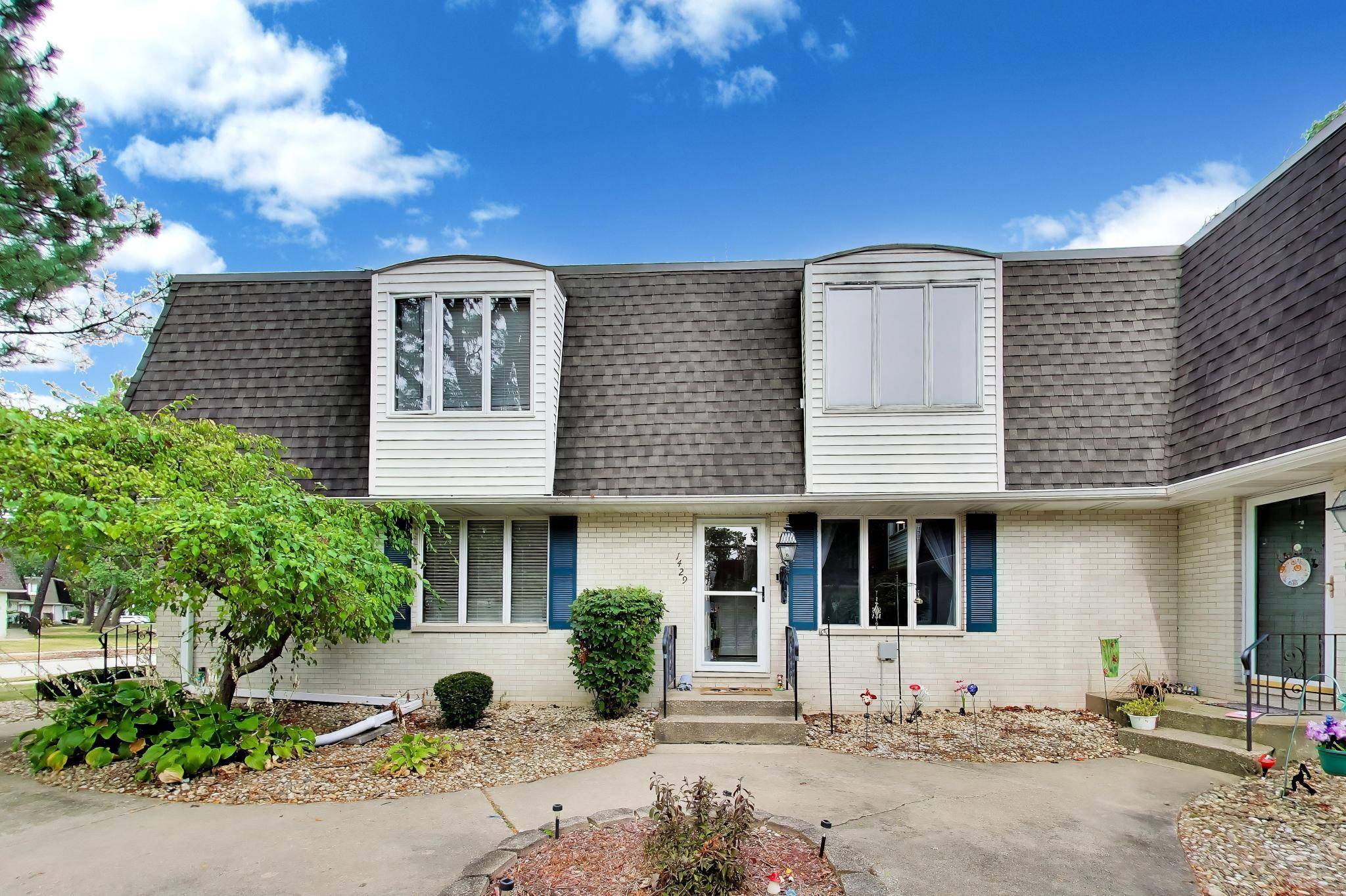 1429 Elm Court, Schererville, IN 46375