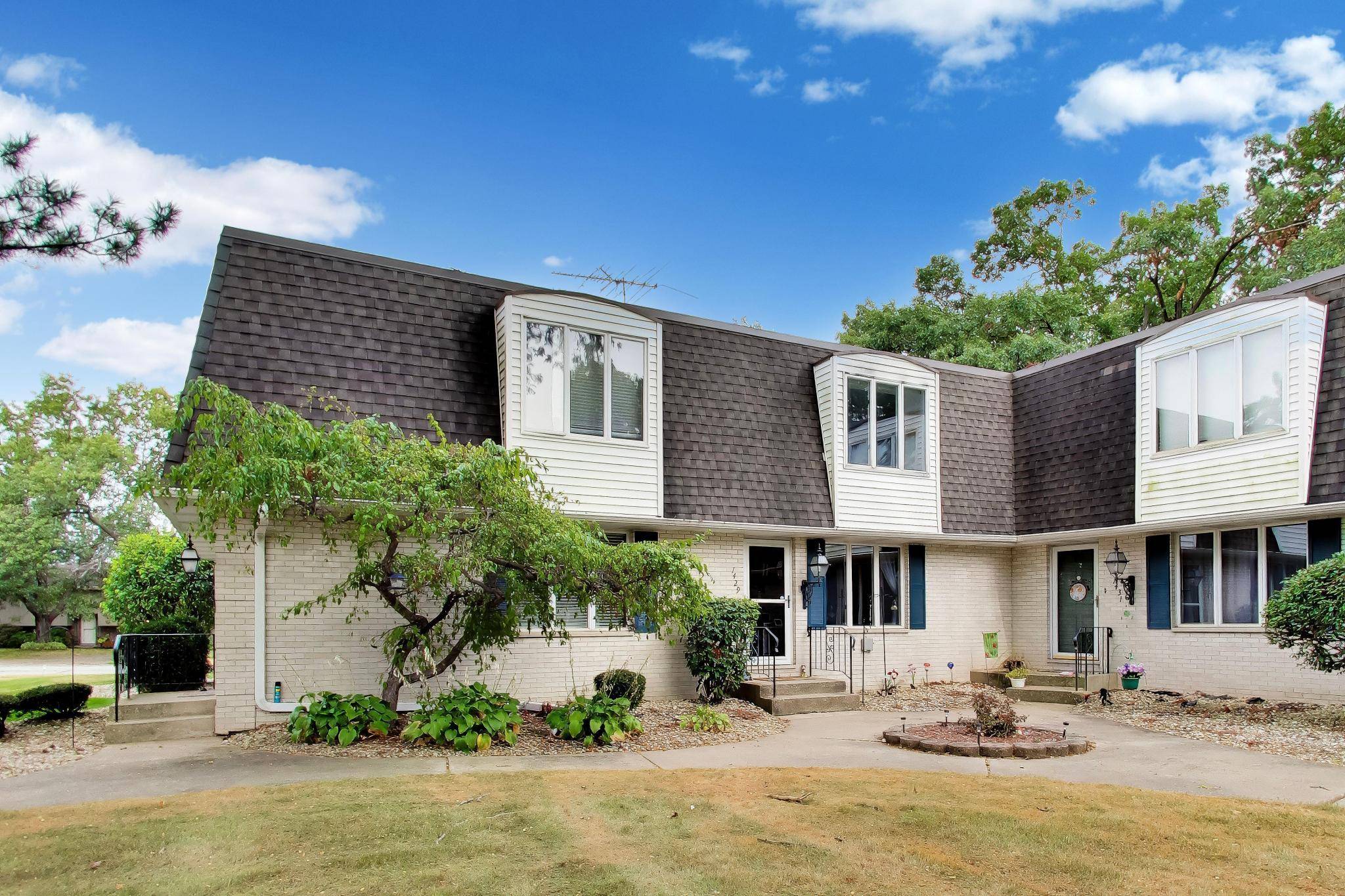 1429 Elm Court, Schererville, IN 46375