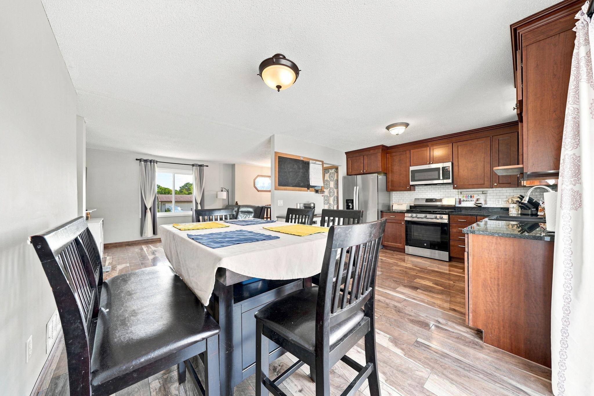 2201 Kessler LN, Chaska, MN 55318