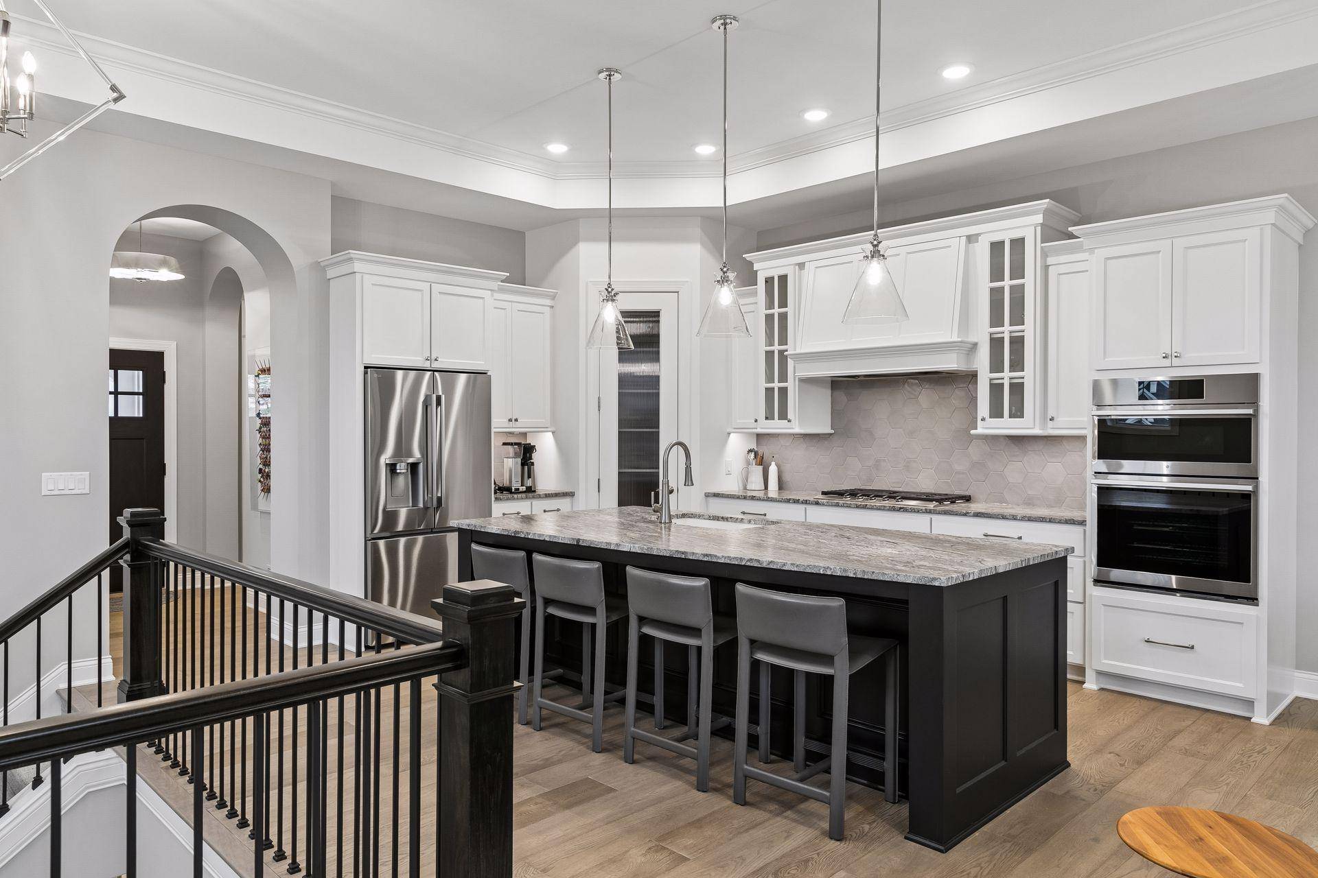 89 Spring Farm RD, North Oaks, MN 55127