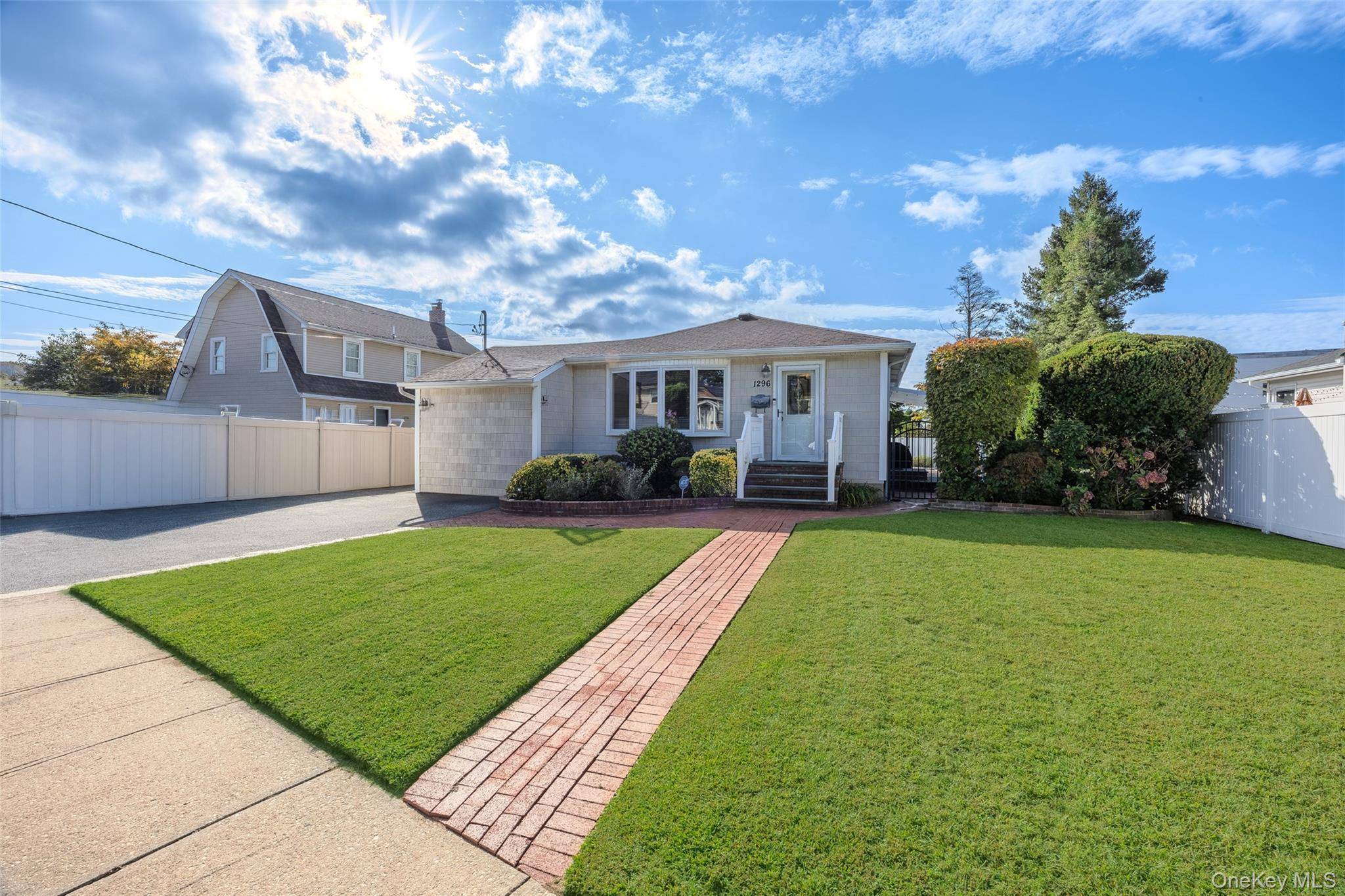 1296 Leslie LN, Bellmore, NY 11710