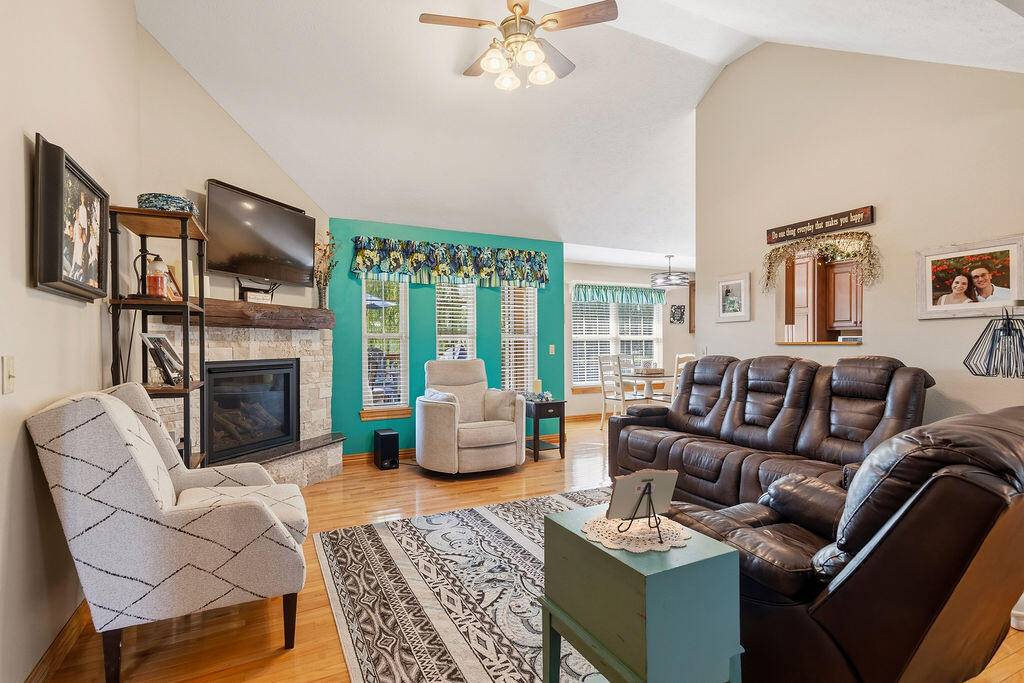 3186 N Nixon AVE, Springfield, MO 65803