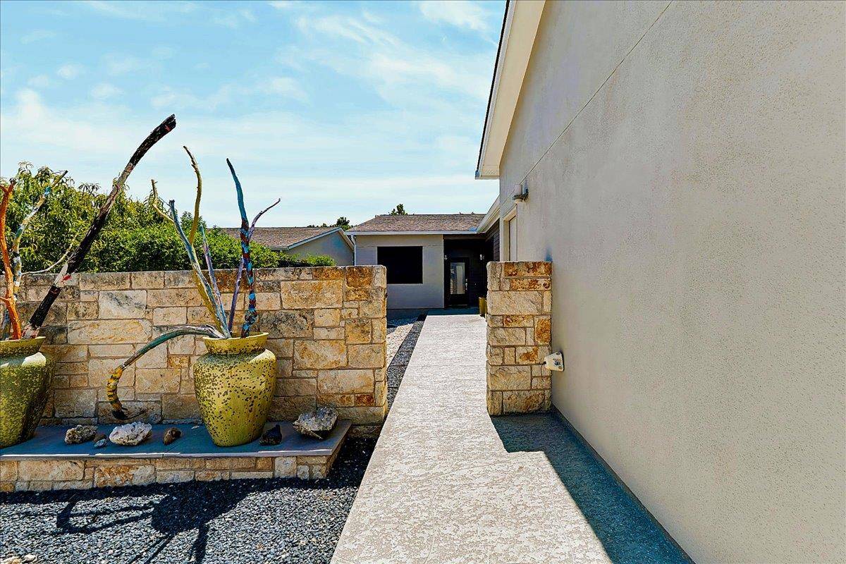 408 SAILMASTER ST #B, Lakeway, TX 78734