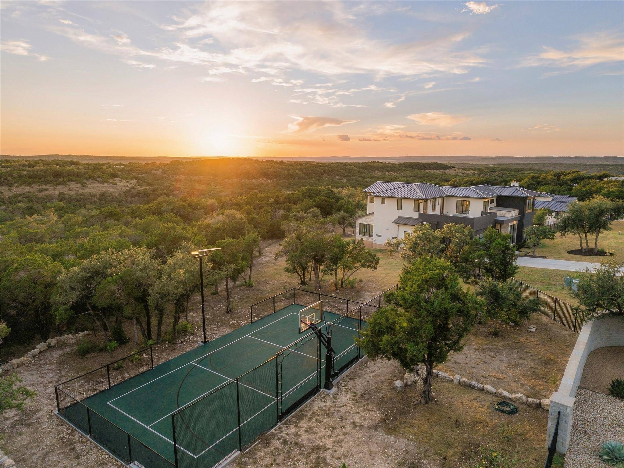 8112 Kuhn DR, Austin, TX 78736