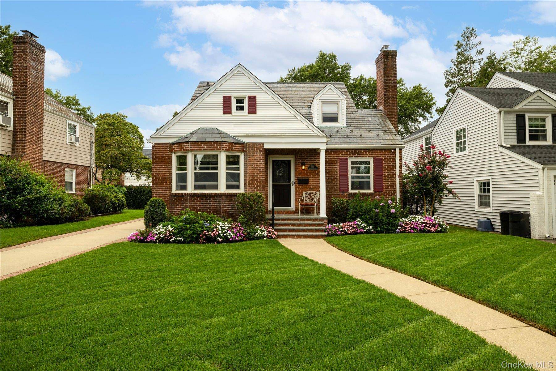 146 Beverly AVE, Floral Park, NY 11001