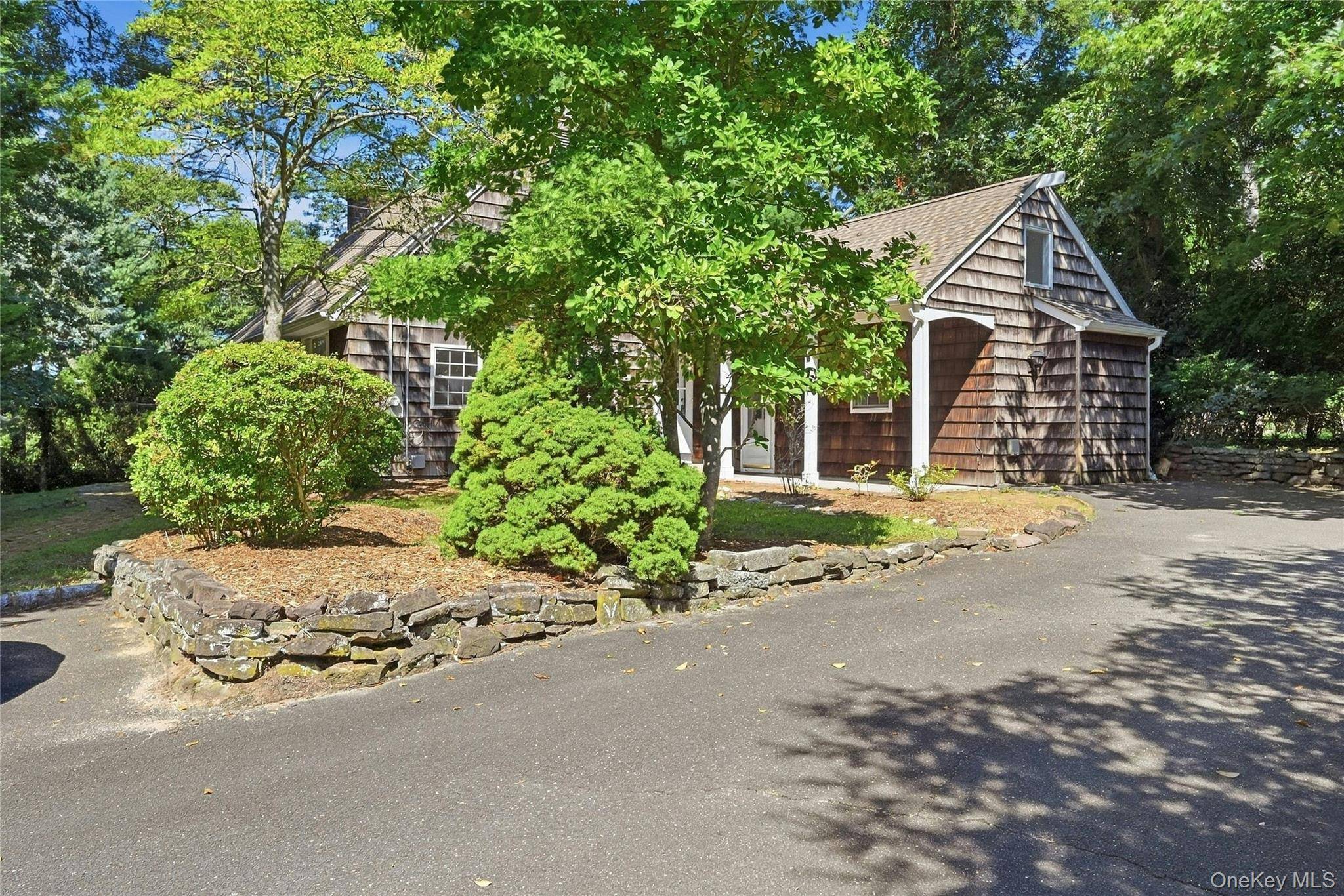 15 Shore Oaks DR, Stony Brook, NY 11790