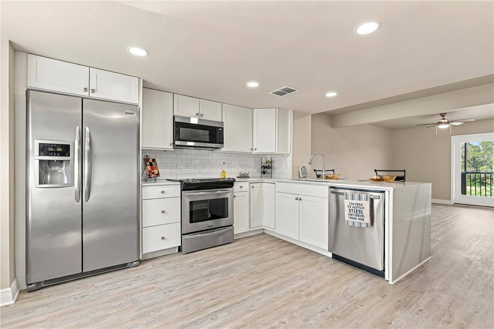 1202 BRIGADOON DR, Clearwater, FL 33759
