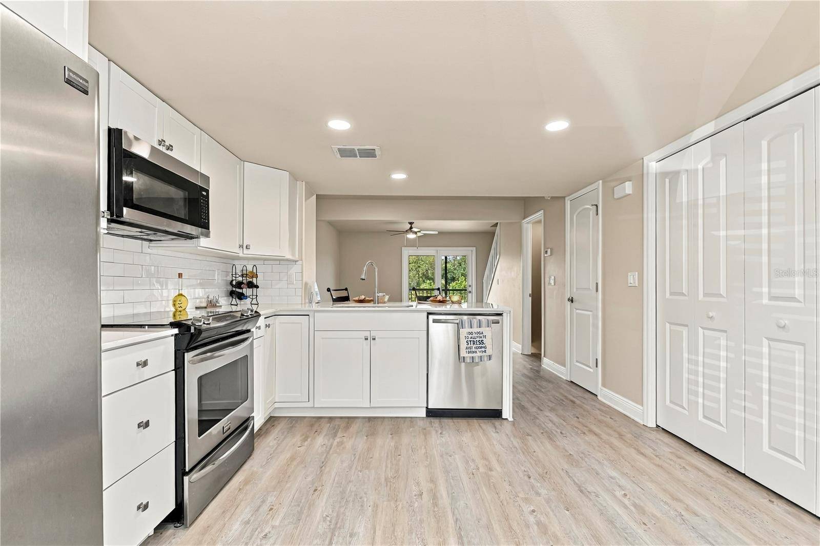 1202 BRIGADOON DR, Clearwater, FL 33759
