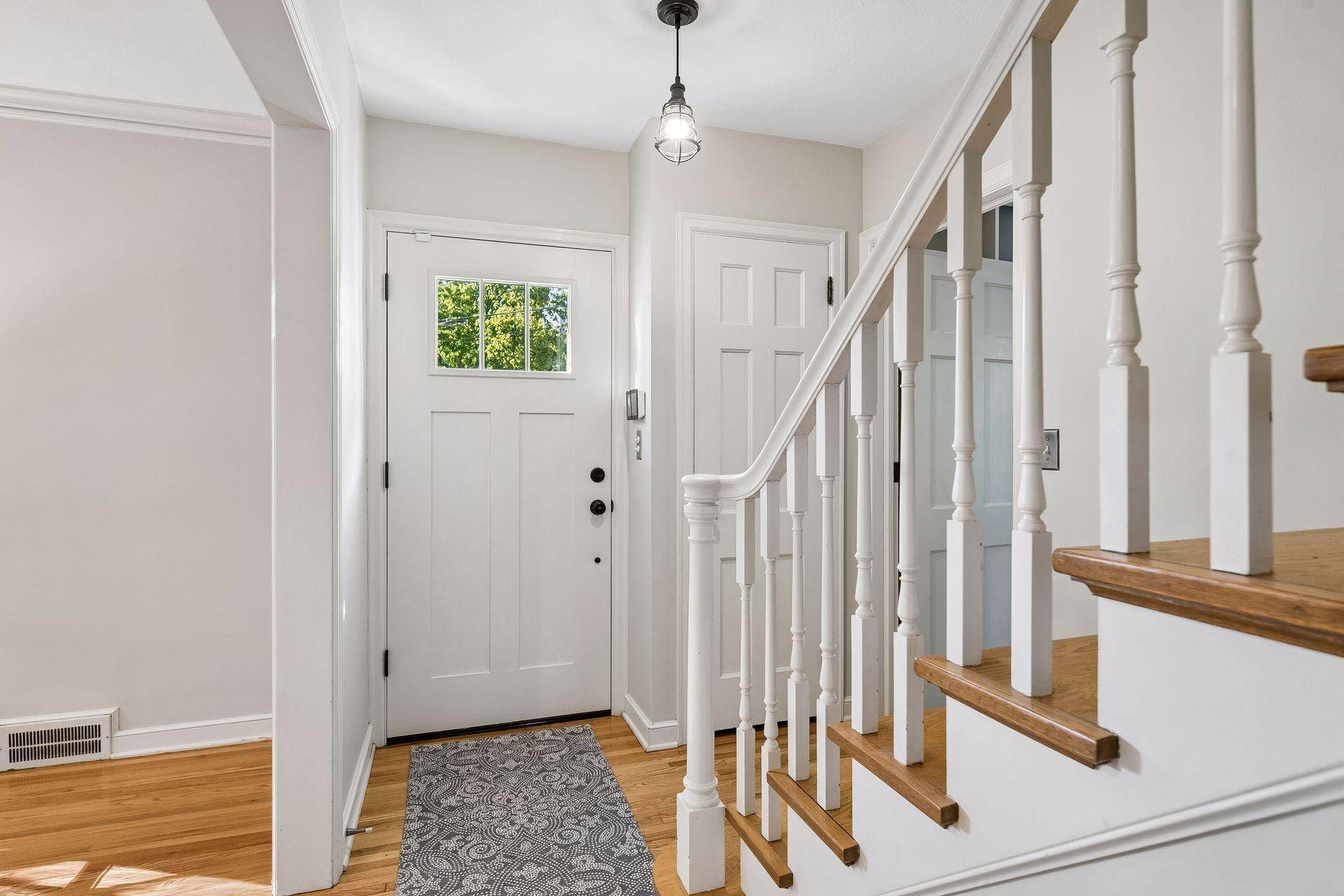 14 E 49th ST, Minneapolis, MN 55419