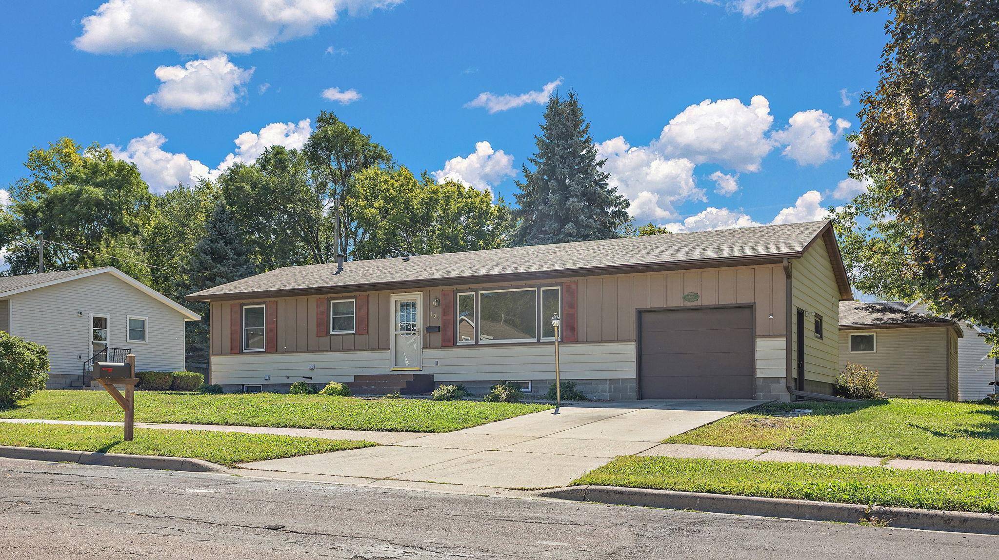 109 12th ST NW, Faribault, MN 55021
