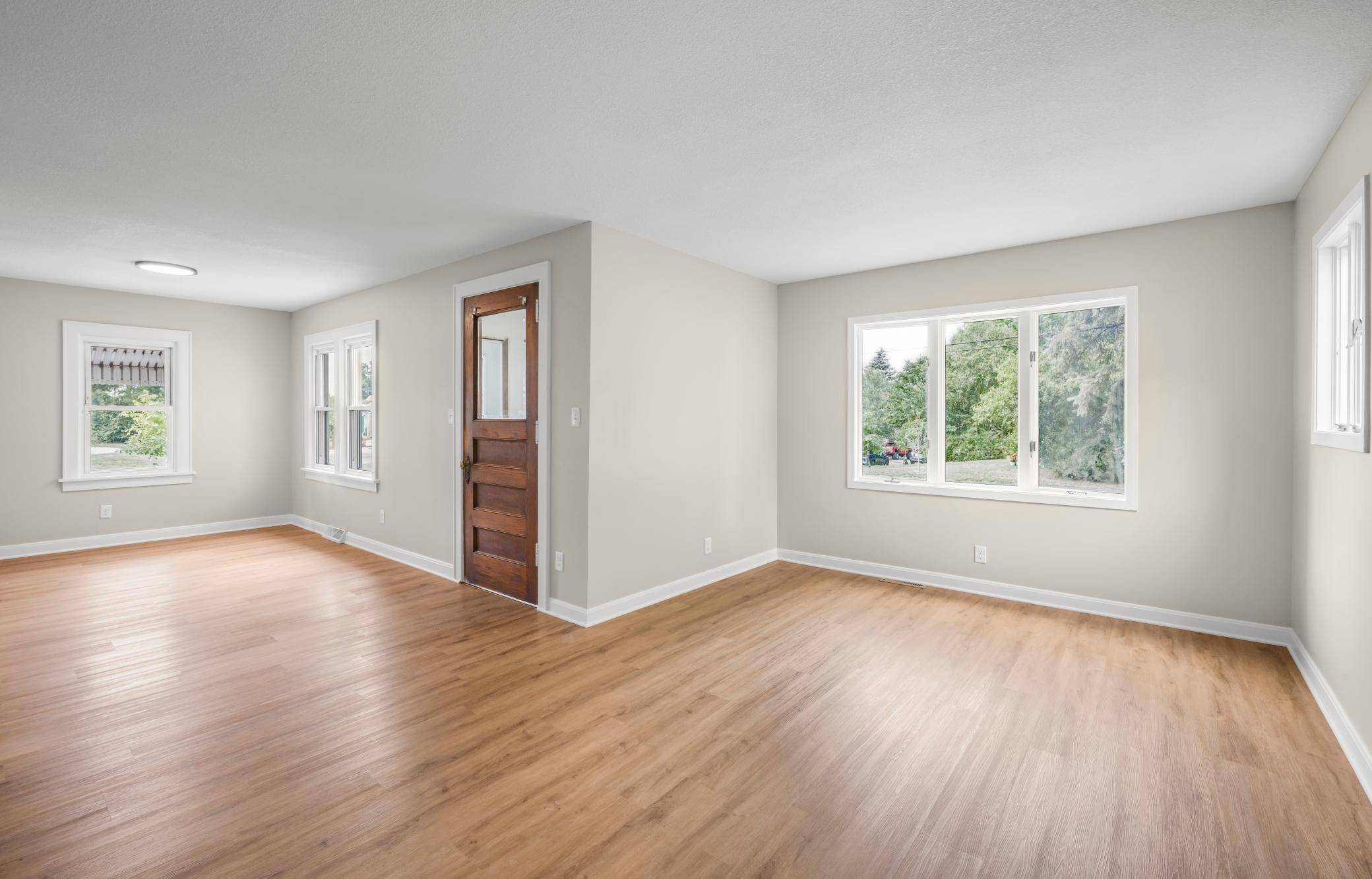756 Mcknight RD N, Maplewood, MN 55119