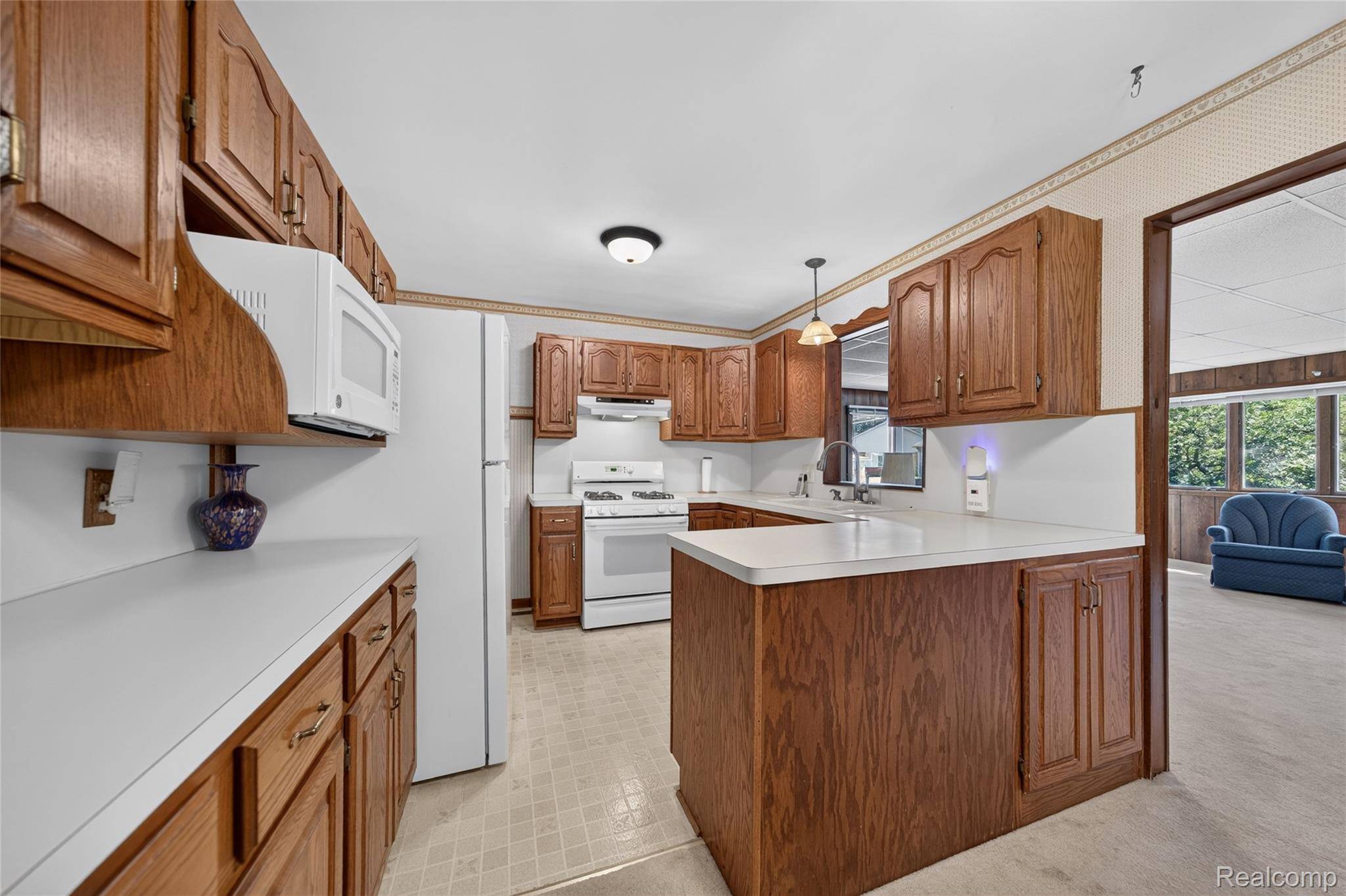 11220 Saar DR, Sterling Heights, MI 48314