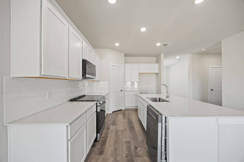 1001 Park Oak Lane, Crowley, TX 76036