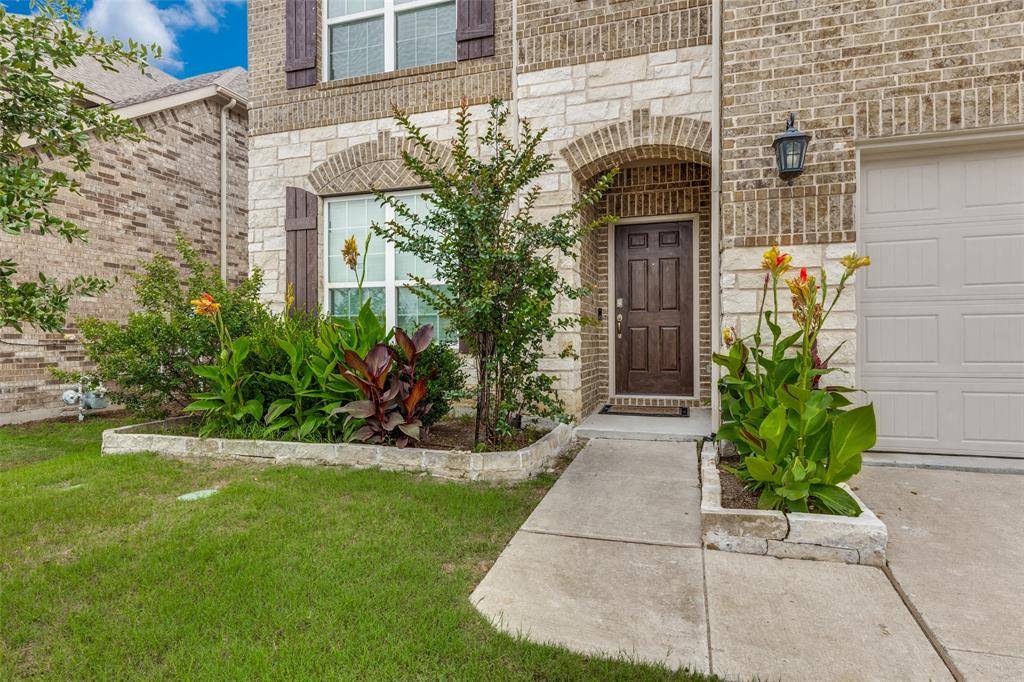 1005 Pinnacle Breeze Drive, Fort Worth, TX 76052