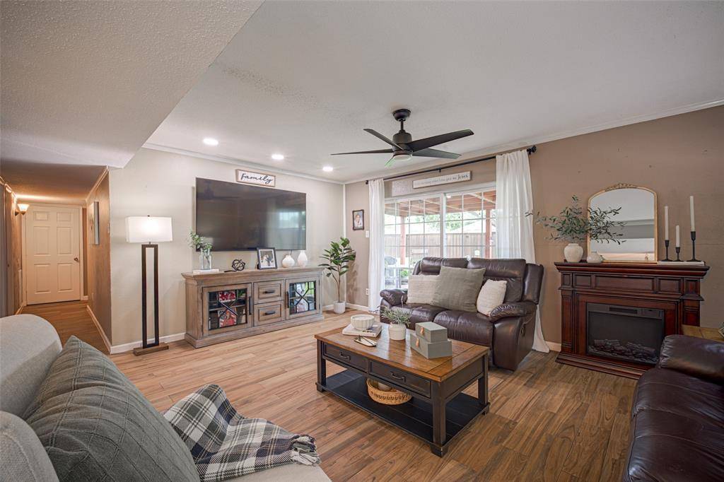 2916 Lockwood Drive, Carrollton, TX 75007