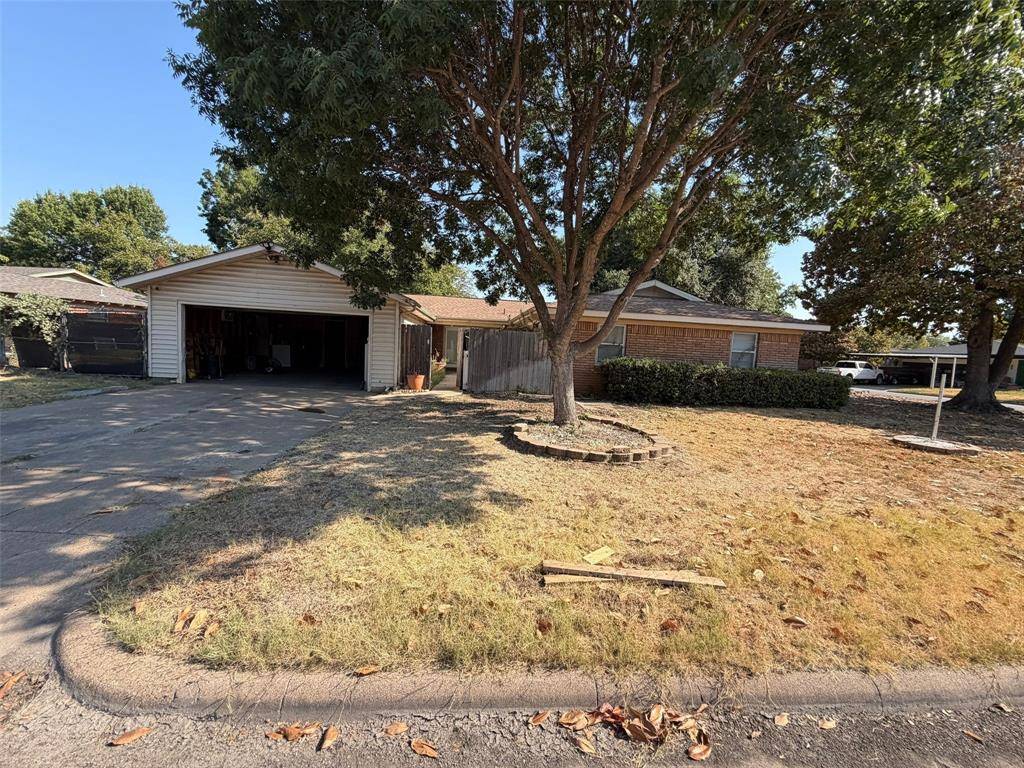 2121 Elton Road, Haltom City, TX 76117