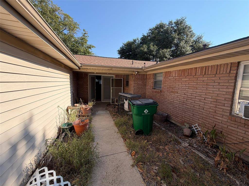 2121 Elton Road, Haltom City, TX 76117