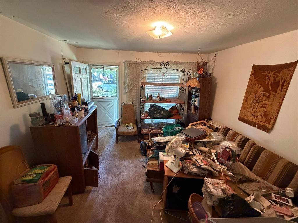 210 Almond Street, Waxahachie, TX 75165
