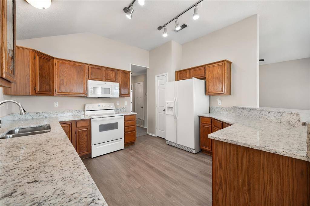 926 Tennis Villa Drive, Arlington, TX 76017