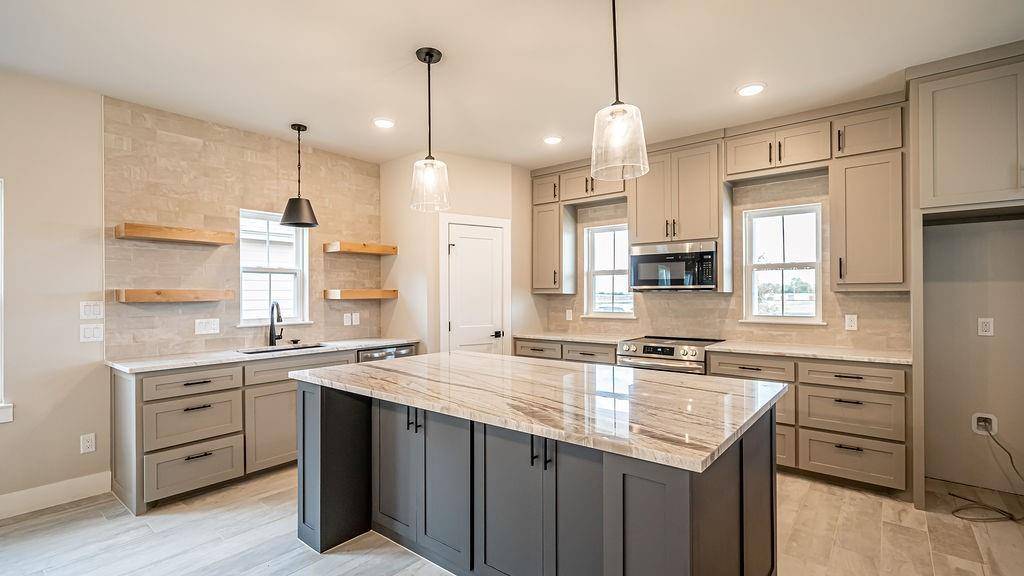 2204 Salina Circle, Granbury, TX 76048