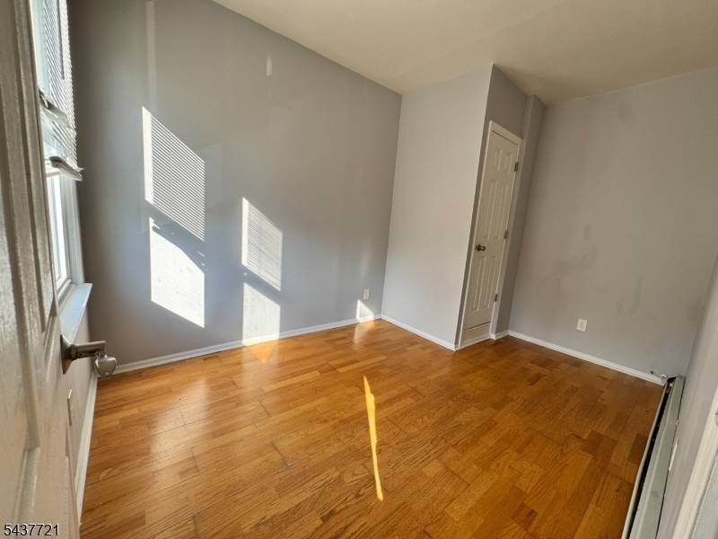 114 W 17Th St #2, Linden City, NJ 07036