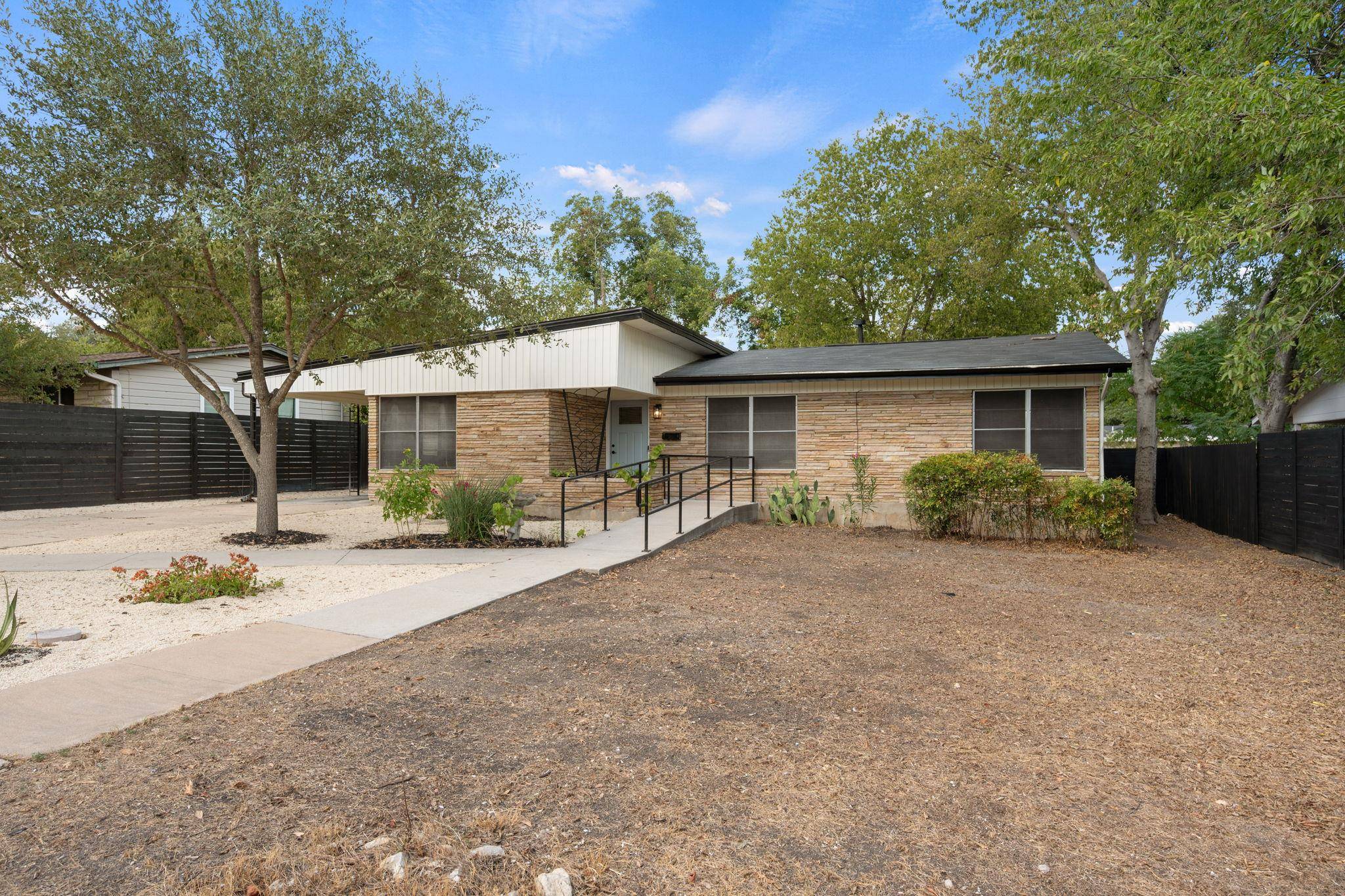 1418 Larkwood DR, Austin, TX 78723