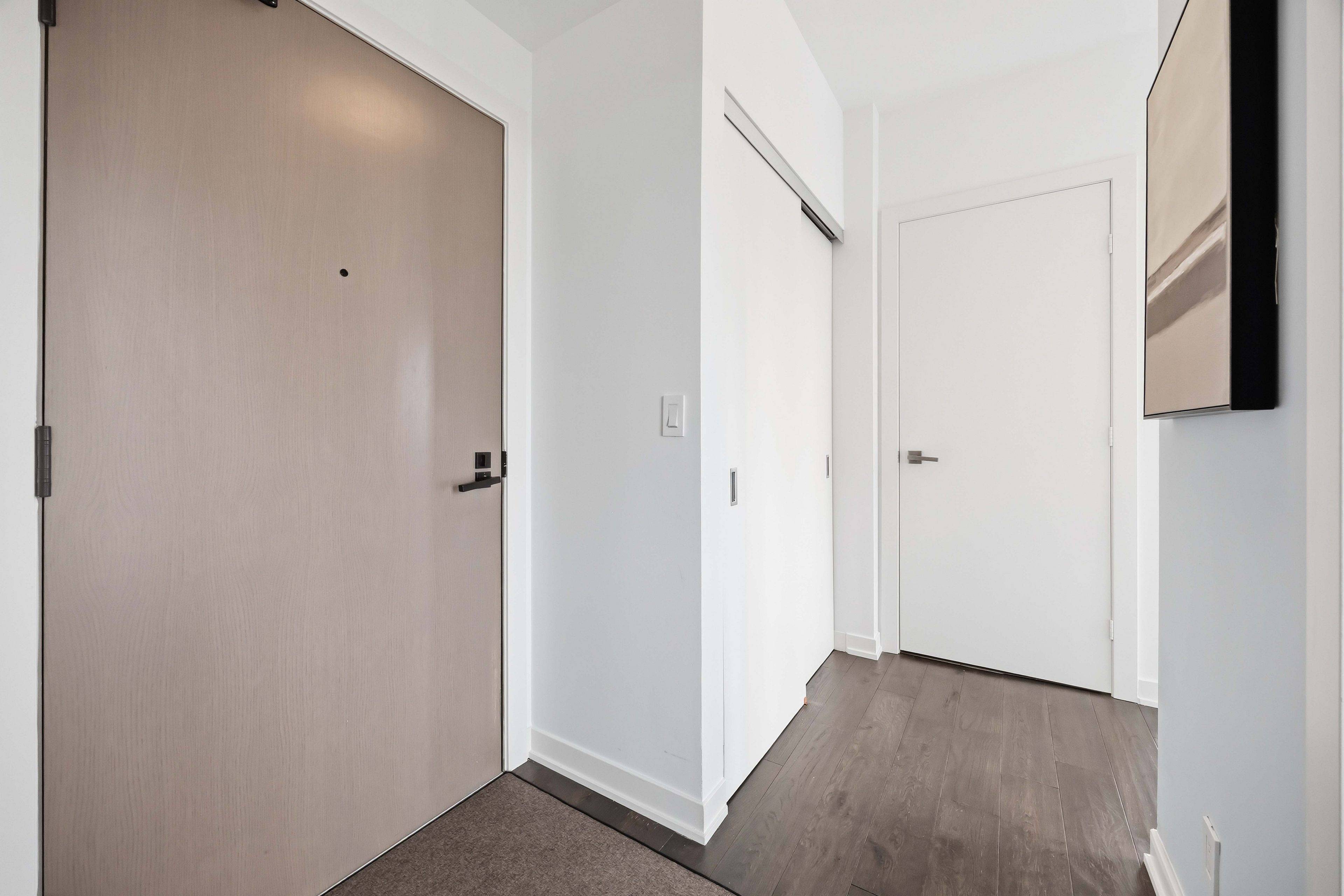 223 St Clair AVE W #1007, Toronto C02, ON M4V 0A5