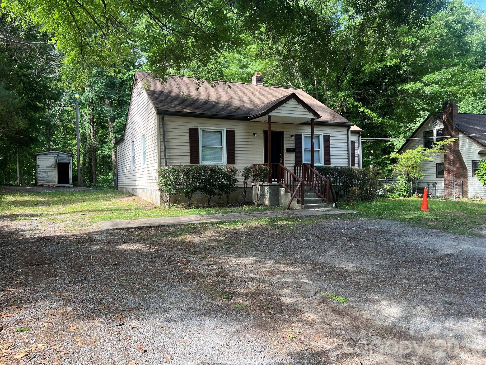 1107 W Davidson AVE, Gastonia, NC 28052