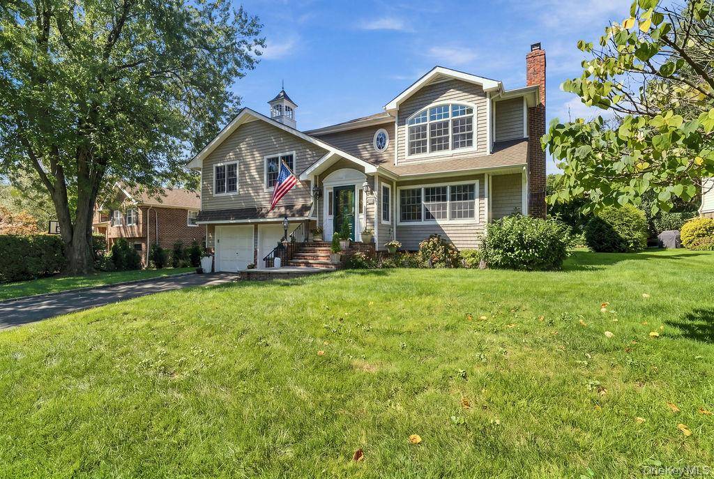 4 Bayview CIR, Manhasset, NY 11030