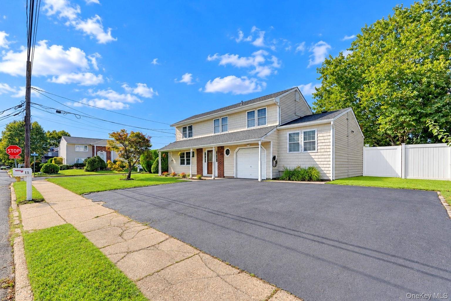 11 Palm ST, Central Islip, NY 11722