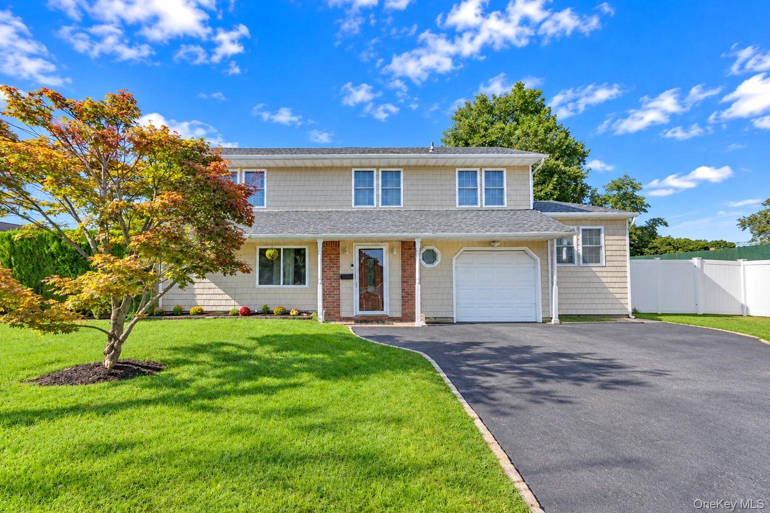 11 Palm ST, Central Islip, NY 11722