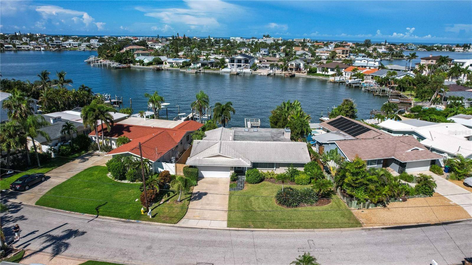 513 HARBOR DR N, Indian Rocks Beach, FL 33785