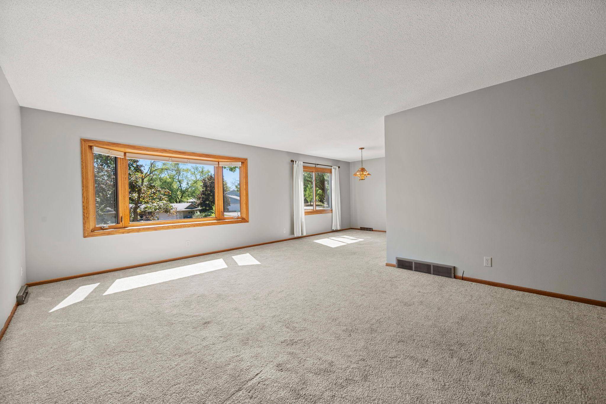 801 E 102nd ST, Bloomington, MN 55420
